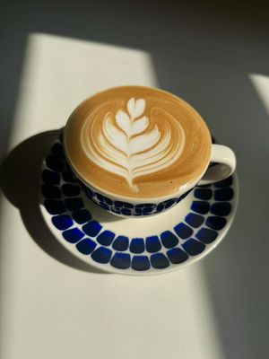 เครื่องจำหน่ายกาแฟเชิงพาณิชย์รองรับหลายภาษา พร้อมระบบตรวจสอบผ่านคลาวด์ และช่วงแรงดันในการสกัด 8-11 บาร์